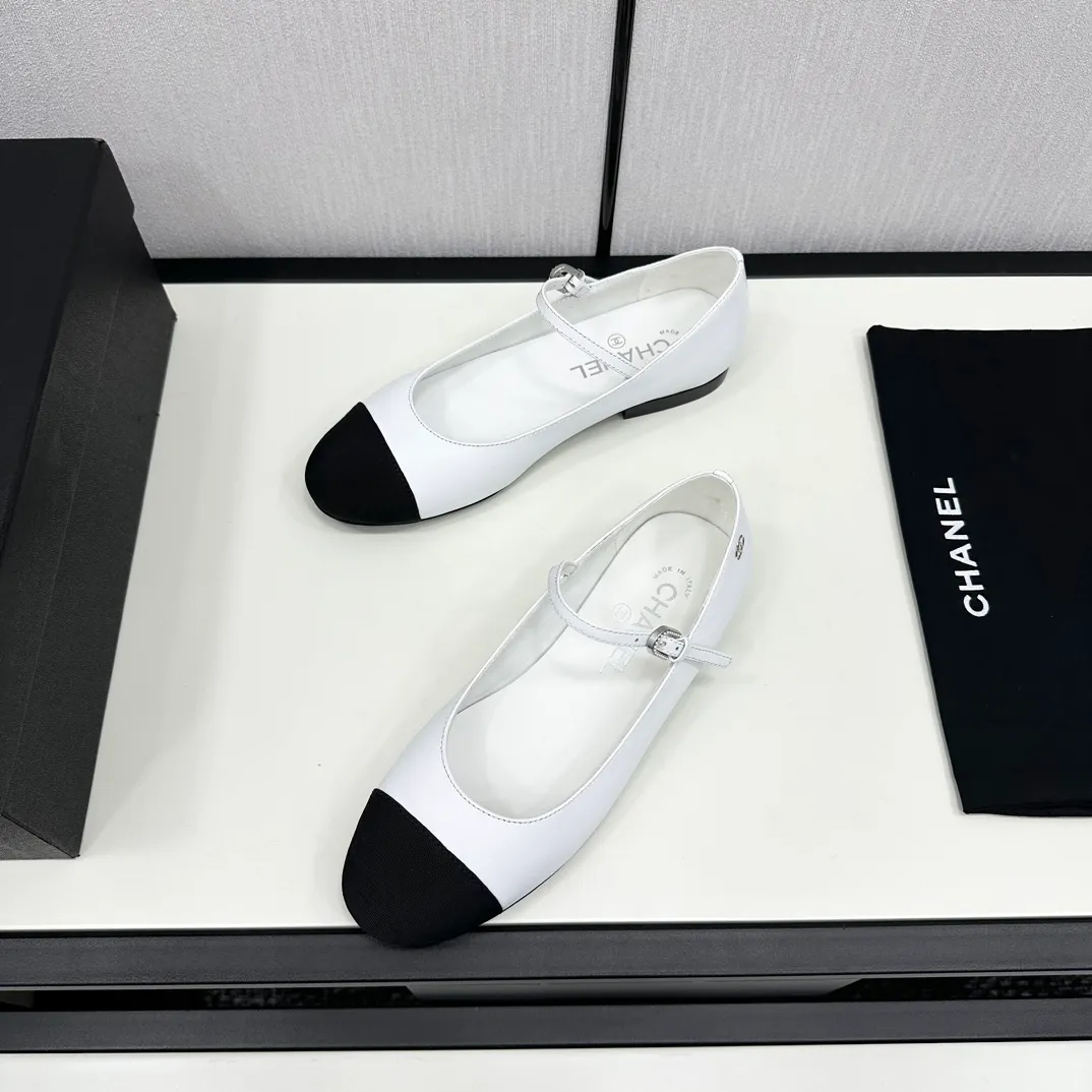 👟👟Ex-factory price 480👟👟 Xiaoxiang official website synchronizes the high version of CHANEL Chanel top Mary Jane____________, a must-have hot item for the fragrance family in spring and autumn, the goddess series, with the elegant and ladylike temperament of the fragrance family, super attractive, irresistible, and heart-warming... ▪️Imported sheepskin for the uppers ▪️Imported sheepskin for the inner feet (the same as the original) ▪️Original model open version, genuine leather outsole🇮🇹 ▪️Standard code 35-40 34 40 41 customized (non-returnable)